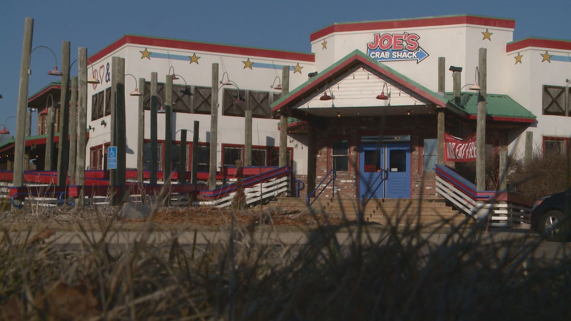 Joe's Crab Shack sorry for controversial picture